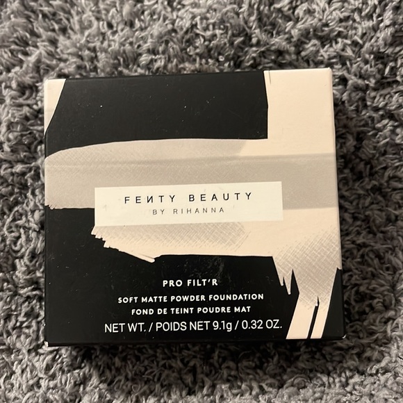 Fenty 310 Pro Filt’r Soft Matte Powder Foundation - Picture 3 of 6